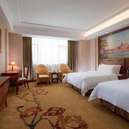 Vienna Hotel Puning South Huancheng Road High-Speed Train Station Экстерьер фото