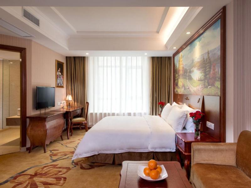 Vienna Hotel Puning South Huancheng Road High-Speed Train Station Экстерьер фото