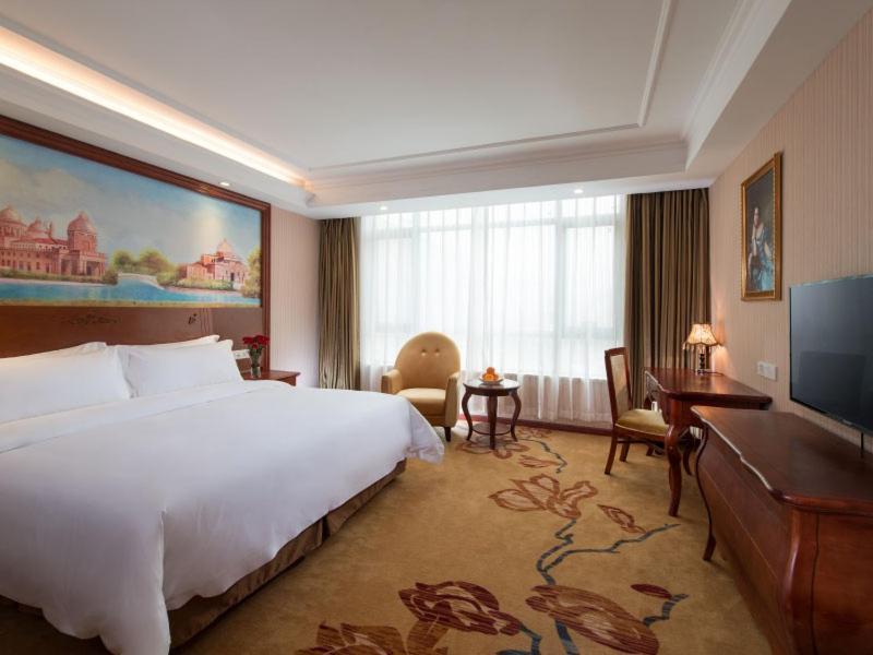 Vienna Hotel Puning South Huancheng Road High-Speed Train Station Экстерьер фото